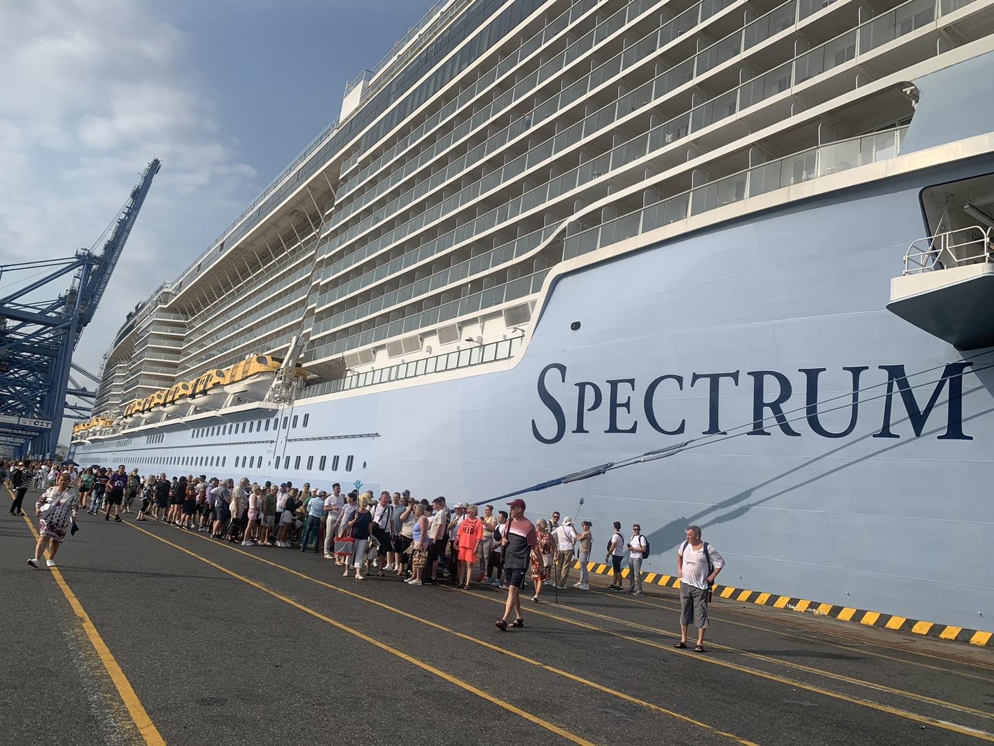 S&aacute;ng 20/2/2024, t&agrave;u biển quốc tế Spectrum of the Seas đ&atilde; mang hơn 4.000 kh&aacute;ch đa quốc tịch đến B&agrave; Rịa - Vũng T&agrave;u.