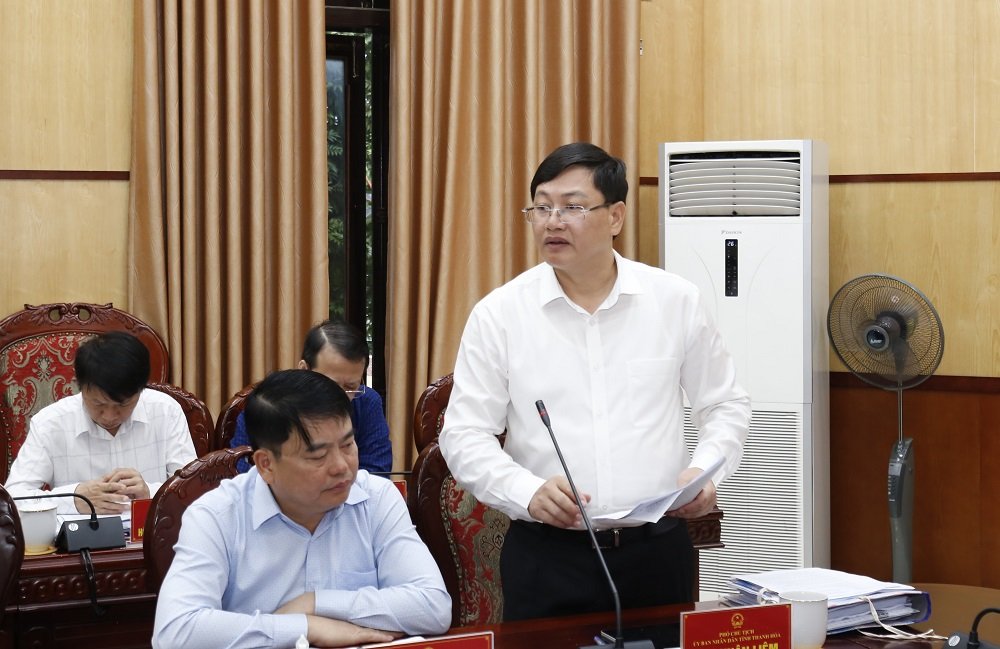 Ông Mai Xuân Liêm, Phó Chủ tịch UBND tỉnh phát biểu tại phiên họp