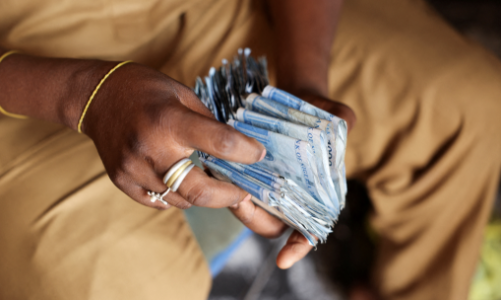 Nền kinh tế lớn nhất châu Phi chao đảo vì lạm phát và đồng tiền lao dốc