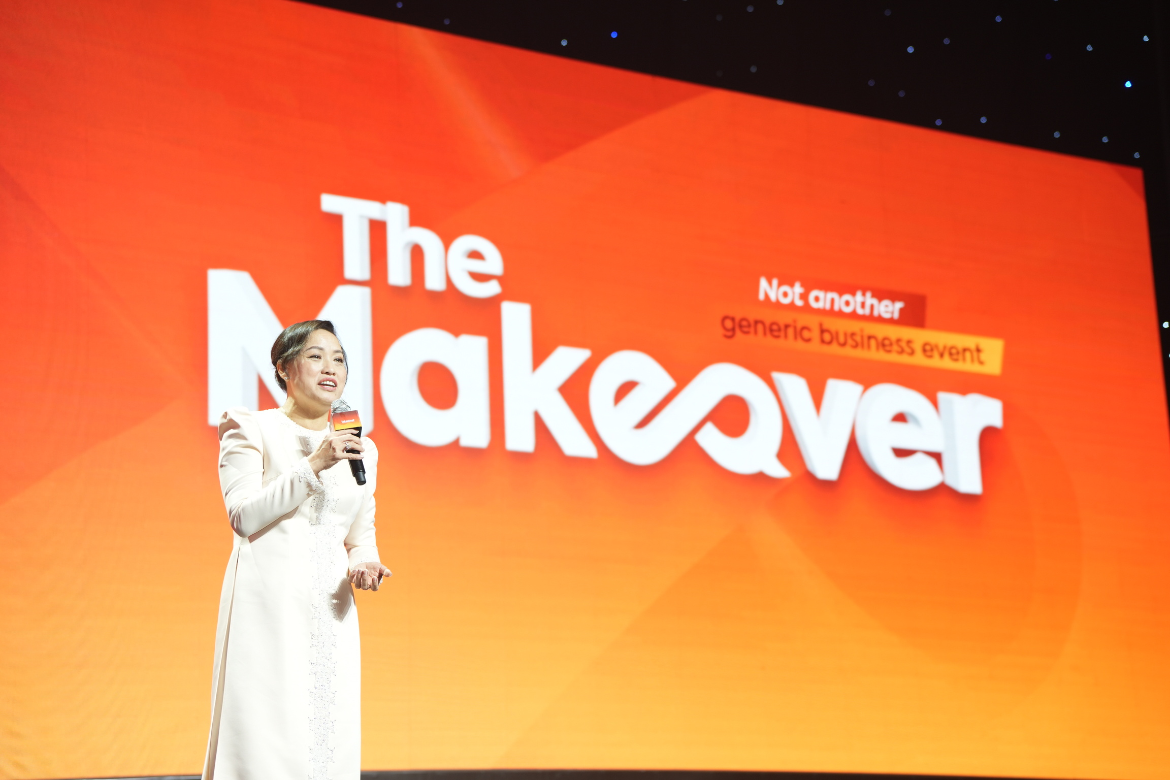 Bà Tiêu Yến Trinh phát biểu tại hội thảo đổi mới The Makeover 2023 dành cho các nhà lãnh đạo và chuyên gia nhân sự Việt Nam.