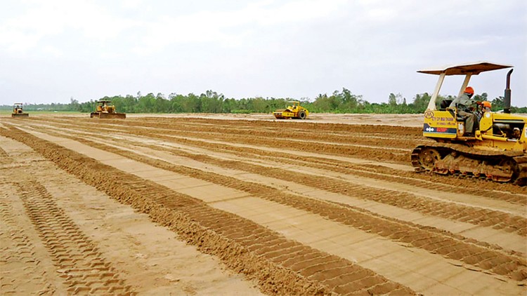 Cát biển, sau thời gian thử nghiệm thí điểm, đã được xác định dùng vật liệu thay thế dần nguồn cát sông vốn đang thiếu hụt trầm trọng, ảnh hưởng lớn đến tiến độ nhiều dự án giao thông khu vực ĐBSCL.