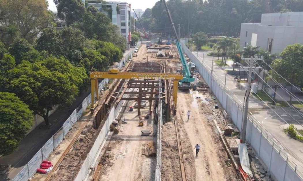 Công trình thi công hầm chui thuộc gói thầu số 9 dự án đường nối Trần Quốc Hoàn - Cộng Hòa, cửa ngõ kết nối nhà ga T3 sân bay Tân Sơn Nhất. Ảnh: Minh Quân.
