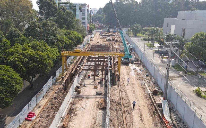Công trình thi công hầm chui thuộc gói thầu số 9 dự án đường nối Trần Quốc Hoàn - Cộng Hòa, cửa ngõ kết nối nhà ga T3 sân bay Tân Sơn Nhất. Ảnh: Minh Quân.