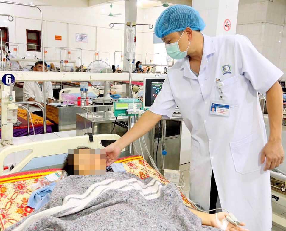 Điều trị cho người bệnh bảo hiểm y tế. Ảnh minh họa: Phương Thảo.