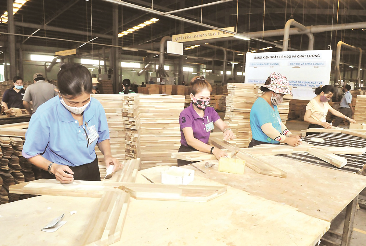 Sản xuất đồ gỗ đã "sáng đèn" trở lại