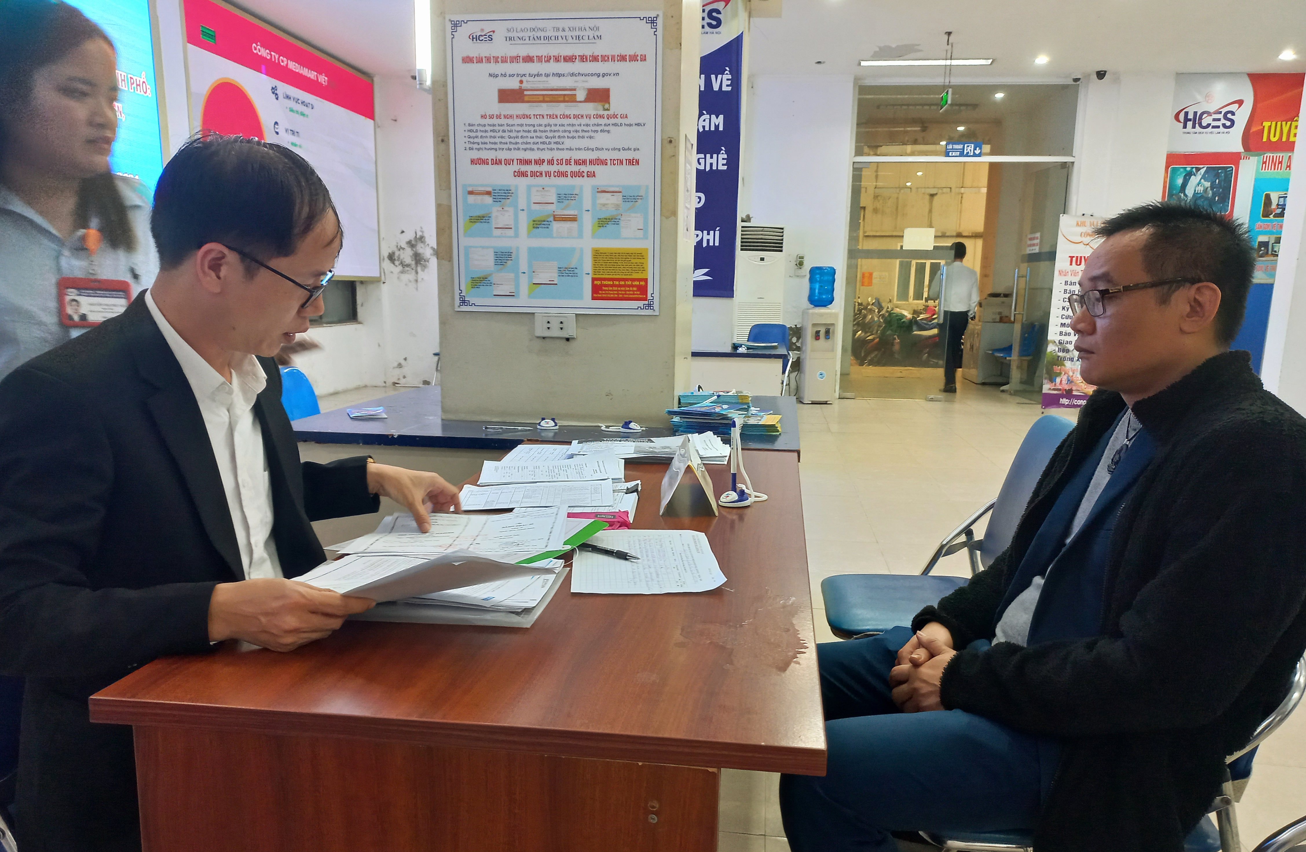 Nhiều quyền lợi, chế độ sẽ được doanh nghiệp trao đổi trực tiếp với người lao động khi phỏng vấn. Ảnh: Nhật Dương.