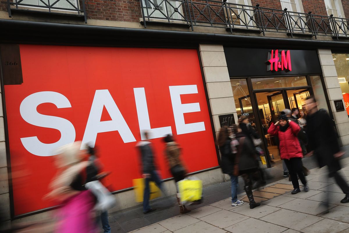 H&M đang đặt mục ti&ecirc;u bi&ecirc;n lợi nhuận hoạt động l&agrave; 10% v&agrave;o năm 2024.