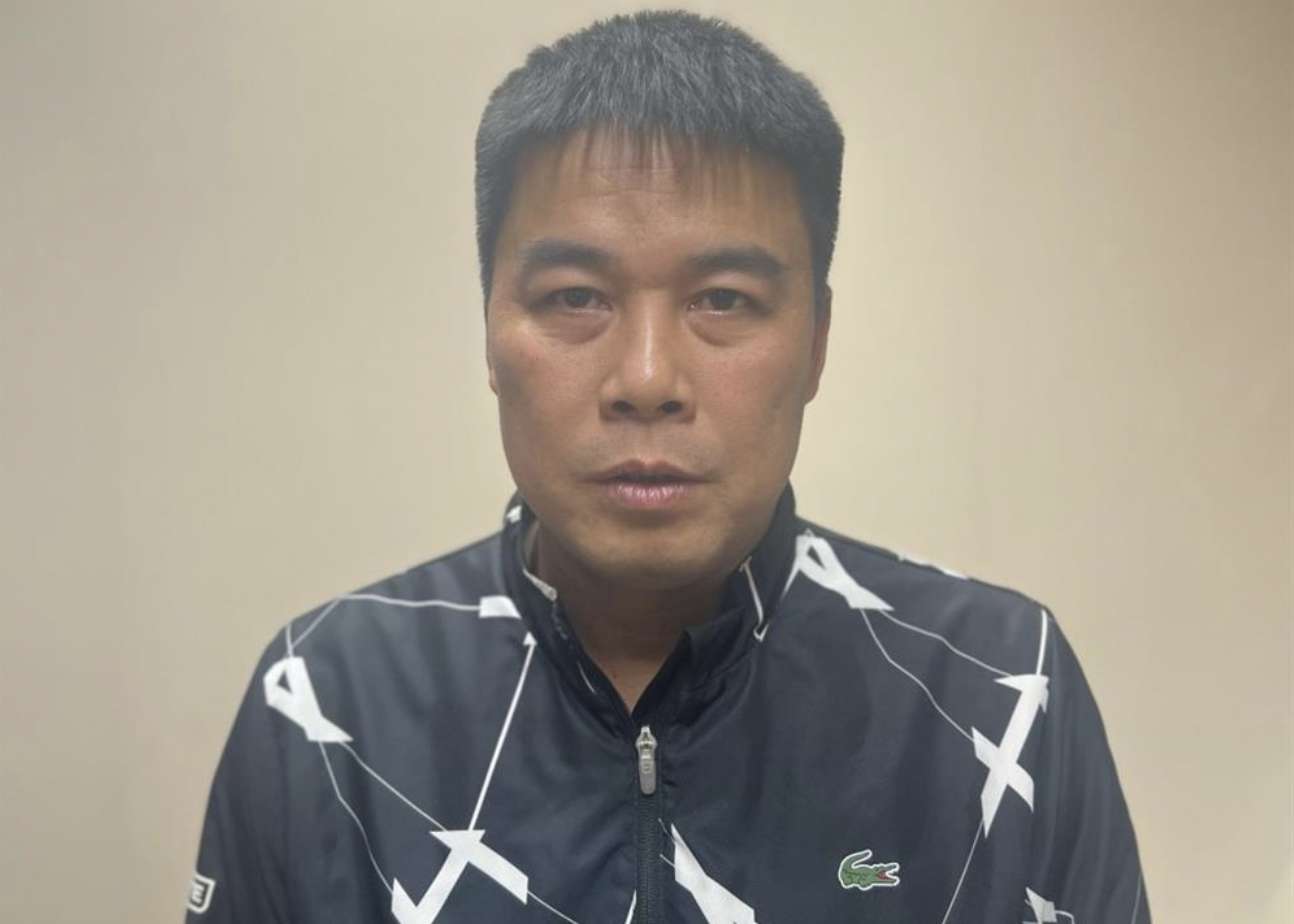 Bị can Nguyễn Văn Hậu (tên thường gọi “Hậu Pháo”), sinh năm 1981, nơi ở hiện nay: Phường Bồ Đề, quận Long Biên, Hà Nội; nghề nghiệp: Chủ tịch HĐQT Công ty CP Tập đoàn Phúc Sơn. 