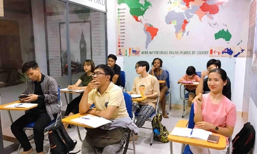 Người nước ngoài dạy tiếng Anh tại trung tâm ngoại ngữ, tin học sẽ được cấp chứng chỉ đào tạo