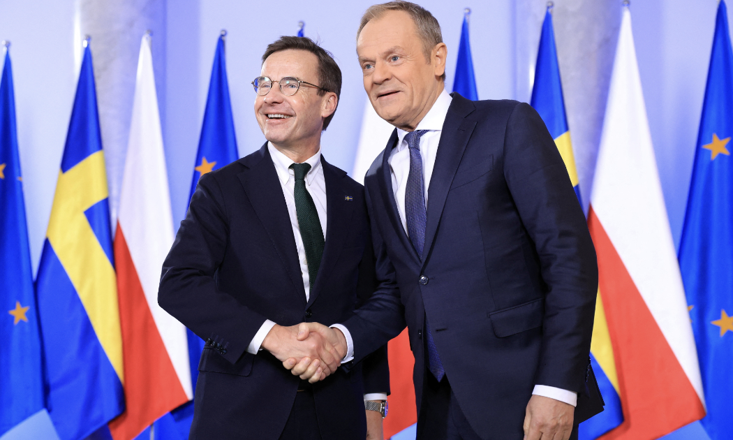 Thủ tướng Hungary Viktor Orban (trái) và Thủ tướng Thụy Điển Ulf Kristersson tại Budapest hôm 23/2 - Ảnh: Reuters.