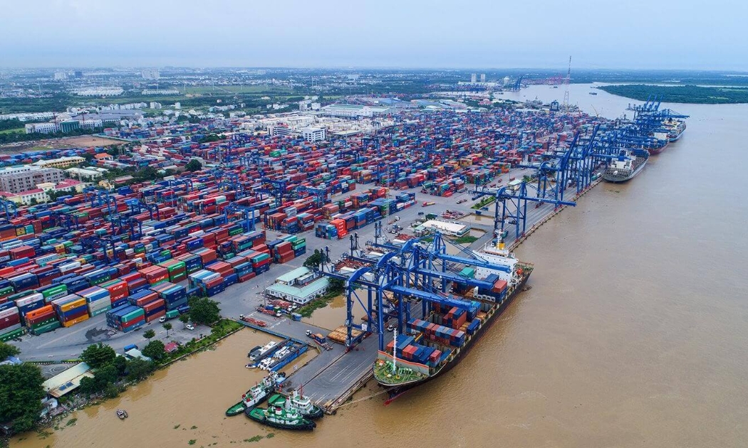 Gần 5.000 container đang tồn đọng quá thời hạn tại các cảng biển khu vực TP.HCM. Ảnh minh họa