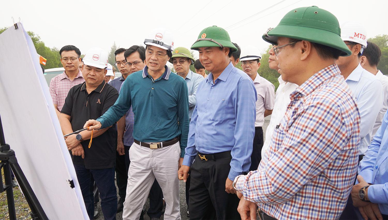 Lãnh đạo tỉnh Quảng Trị kiểm tra dự án khu bến cảng Mỹ Thủy 