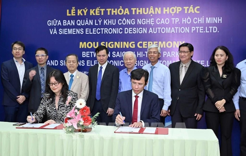 Saigon High-Tech Park signs cooperative agreement with Siemens’ subsidiary