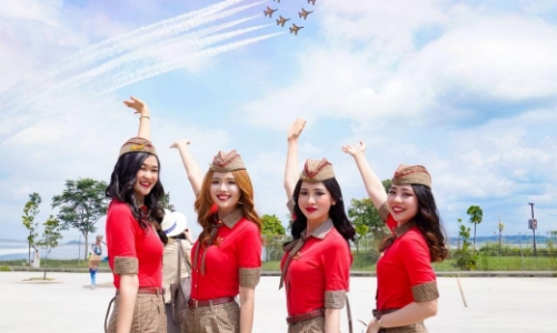Ấn tượng hình ảnh tiếp viên hàng không Vietjet tại Singapore Airshow 2024