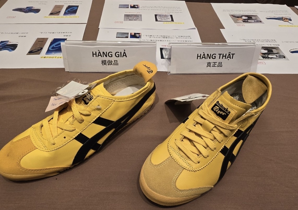 Triển l&atilde;m h&agrave;ng mẫu sản phẩm ch&iacute;nh h&atilde;ng - sản phẩm giả.