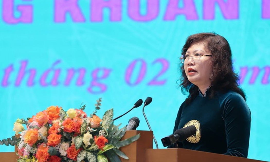 Chủ tịch Ủy ban Chứng khoán Nhà nước Vũ Thị Chân Phương trình bày báo cáo tóm tắt tình hình TTCK Việt Nam năm 2023 và triển vọng năm 2024.