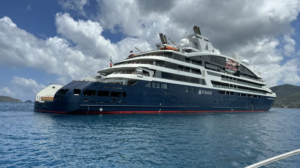 Những năm gần đ&acirc;y, du lịch t&agrave;u biển ph&aacute;t triển mạnh ở Việt Nam n&oacute;i chung v&agrave; Ph&uacute; Quốc n&oacute;i ri&ecirc;ng.