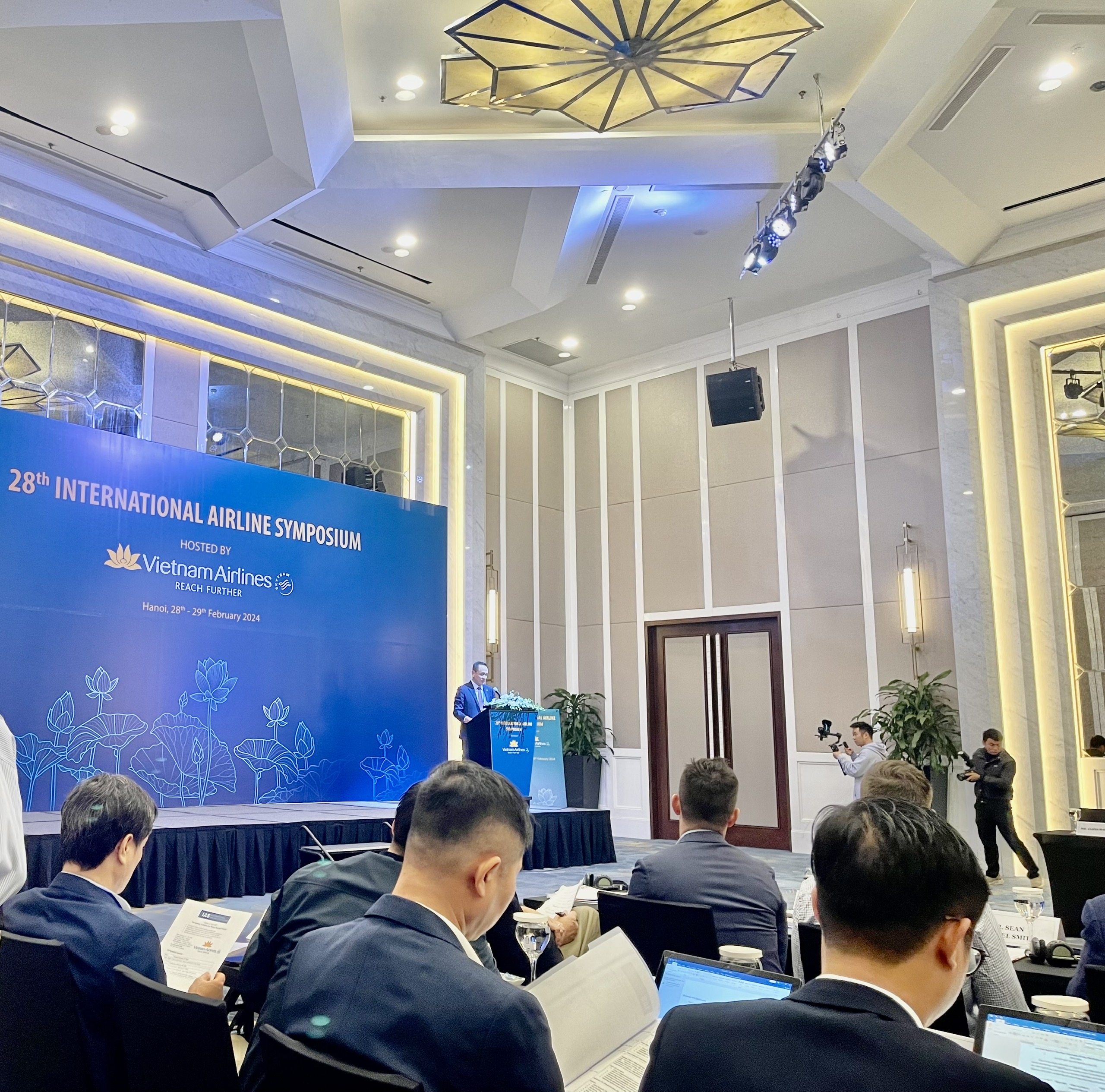 Hội nghị thảo luận về những thay đổi, thách thức của ngành hàng không toàn cầu.