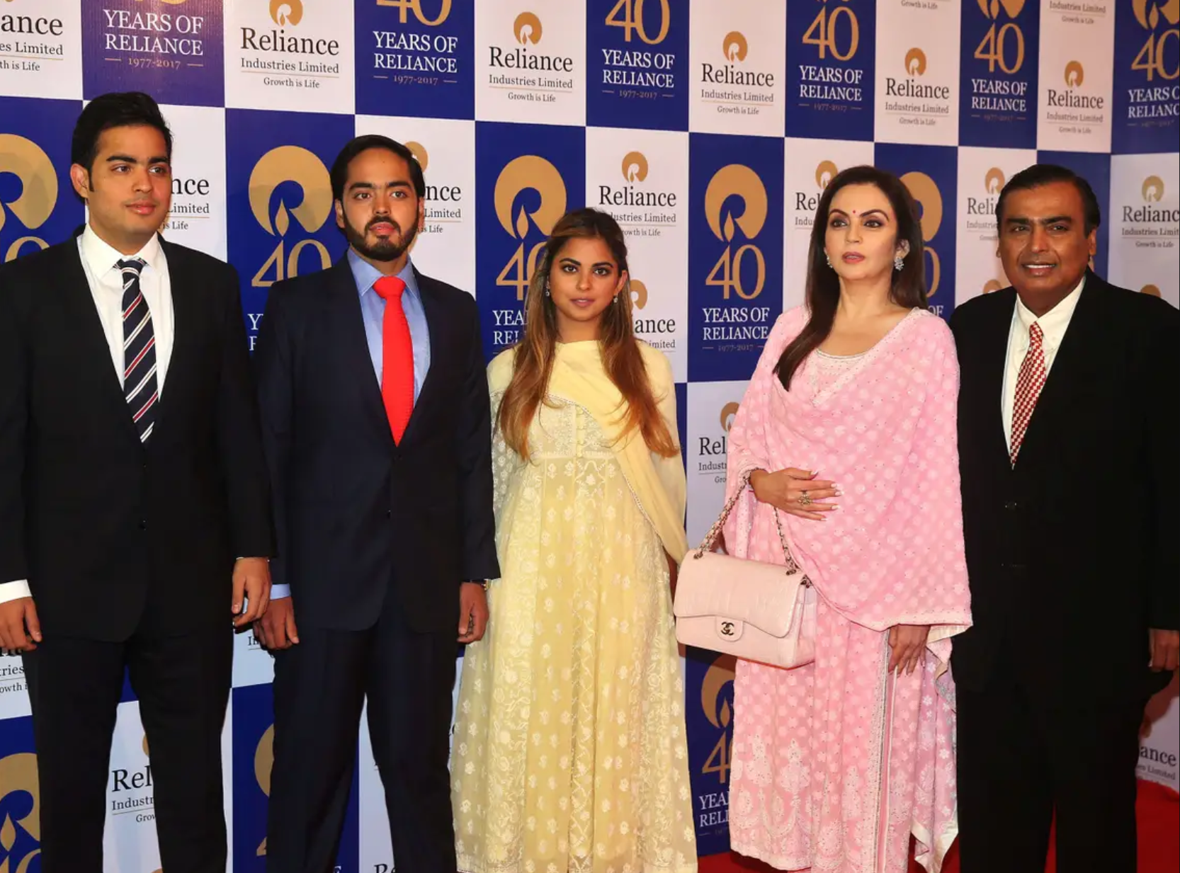 Gia đình Mukesh giàu nhất Ấn Độ - Ảnh: Getty Images