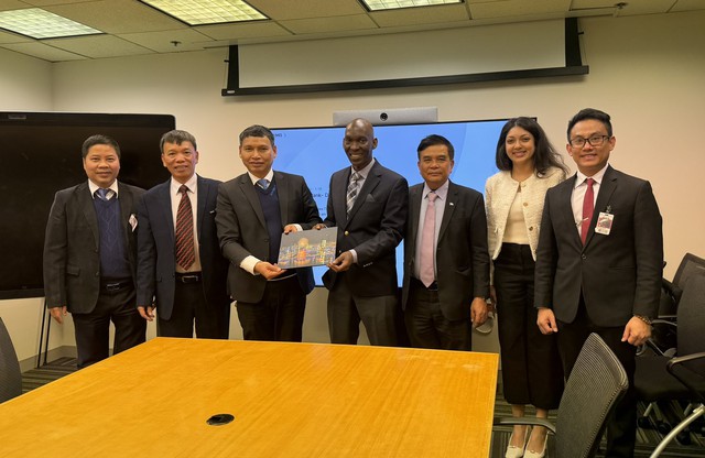 The Da Nang delegation at the meeting with the WB in the US. Source: VGP