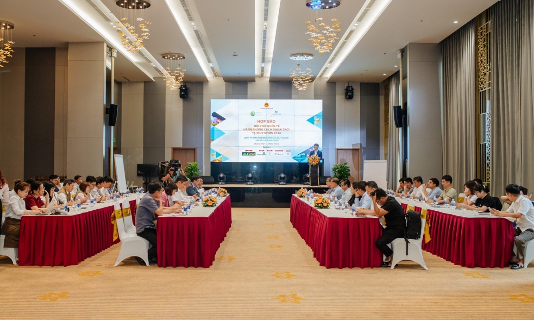 Quanh cảnh buổi họp báo.