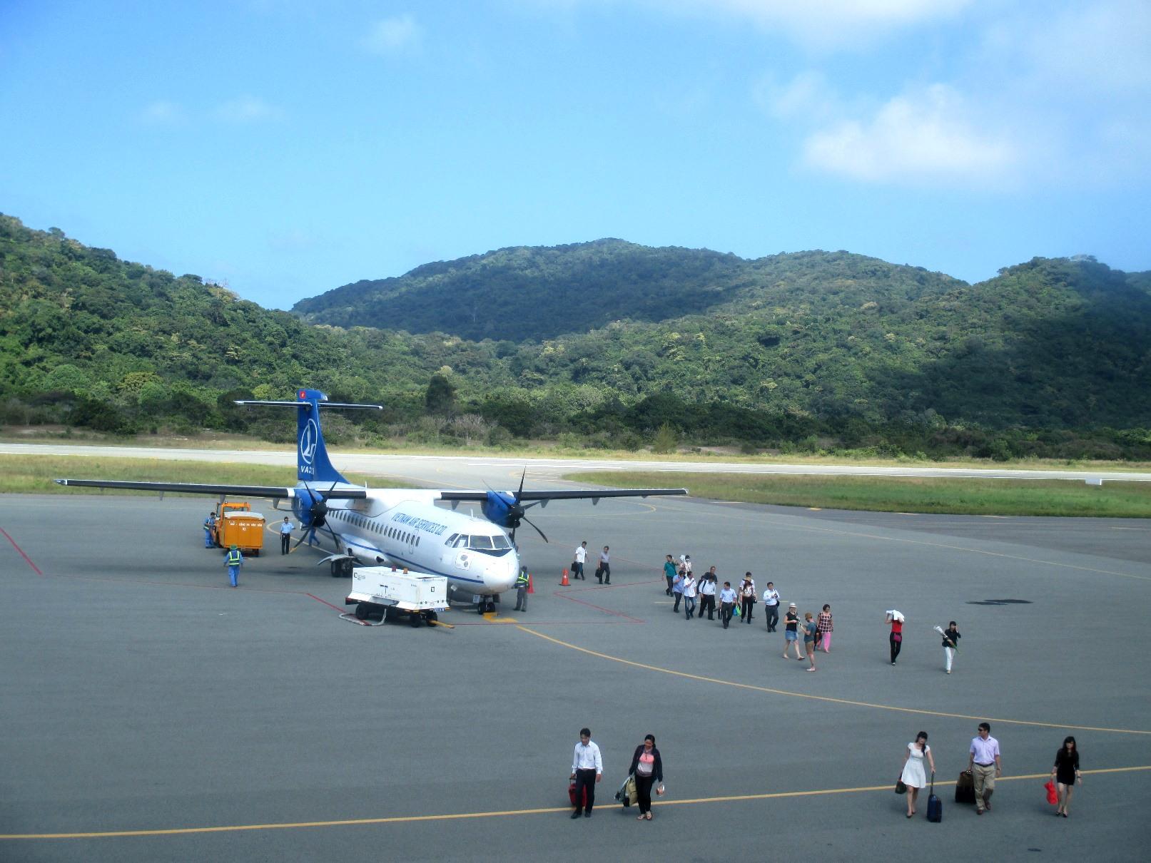 Du khách có nhu c&acirc;̀u đi máy bay r&acirc;́t cao, nhưng hạ tầng Cảng h&agrave;ng kh&ocirc;ng C&ocirc;n Đảo chưa đ&aacute;p ứng được nhu cầu của c&aacute;c h&atilde;ng bay.