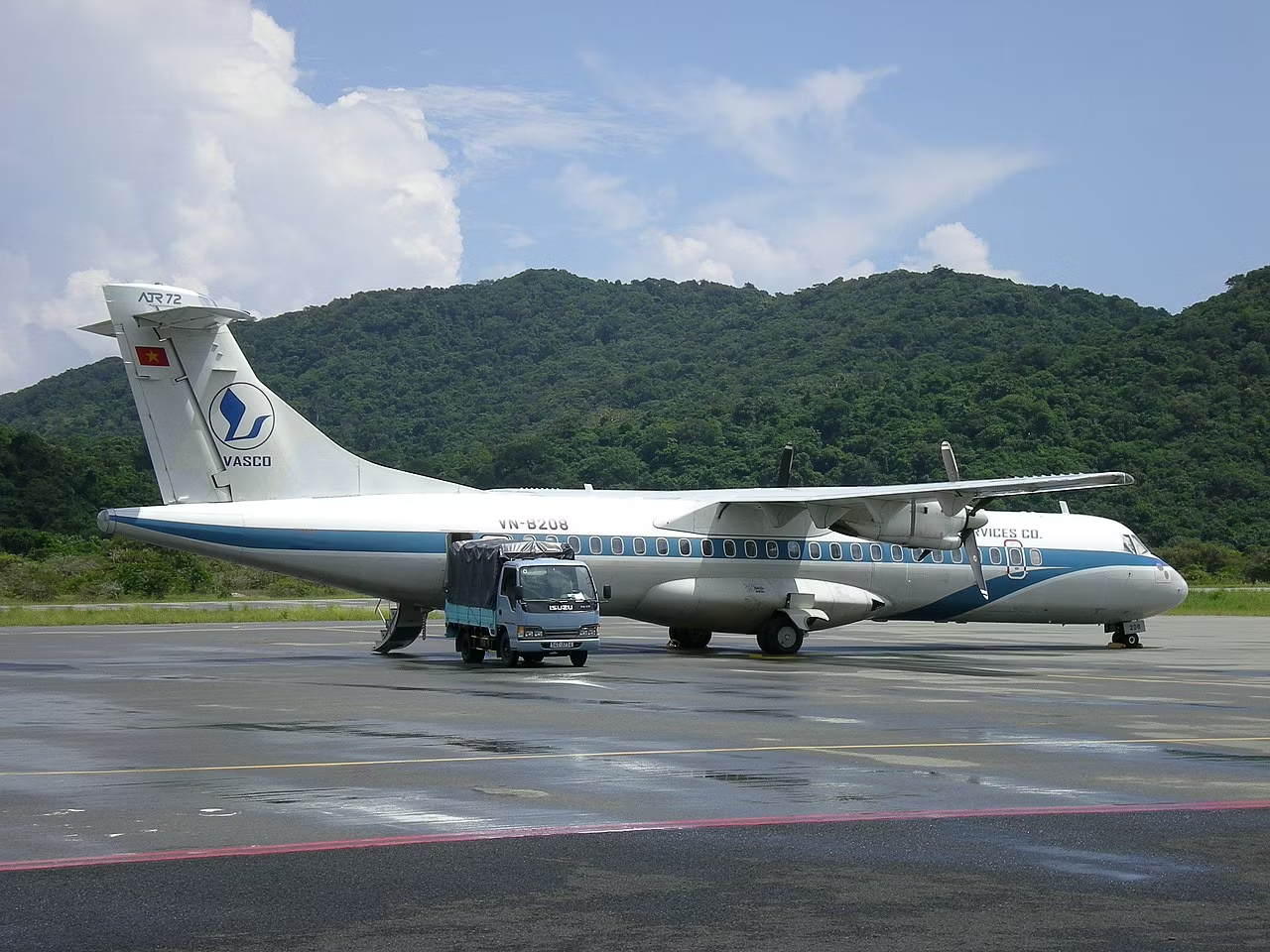 Từ tháng 4/2024, sẽ lại chỉ còn đường bay thẳng TP.HCM - Côn Đảo do Vietnam Airlines Group (bao gồm Vietnam Airlines và VASCO) khai thác.