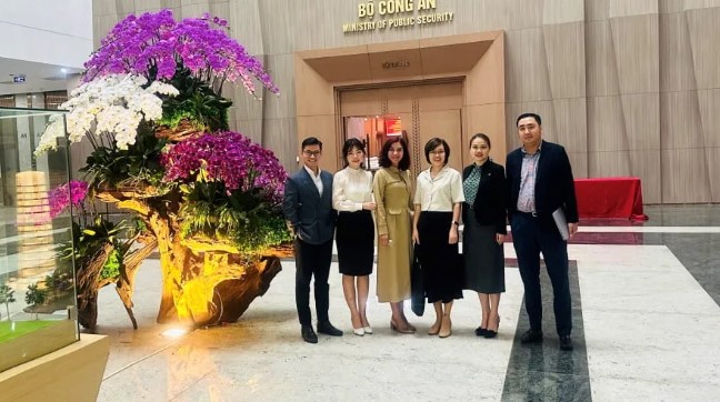 Đoàn cán bộ Vietcombank tham gia hội nghị.