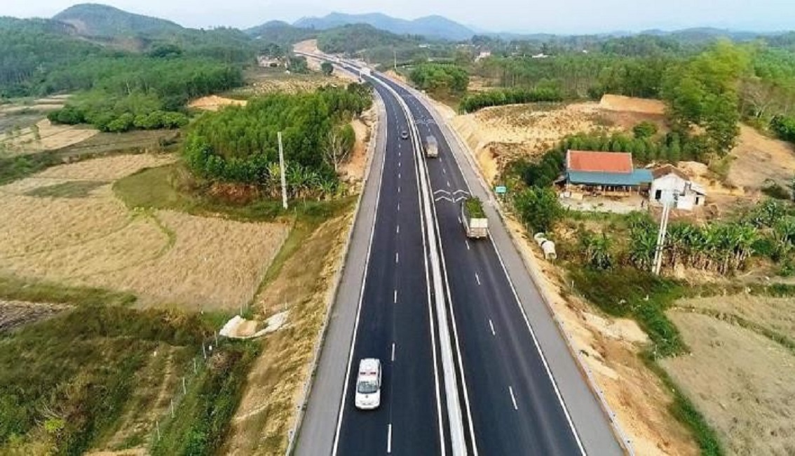 Các tuyến đường cao tốc quy mô hai làn xe sẽ được ưu tiên mở rộng. Ảnh minh họa.