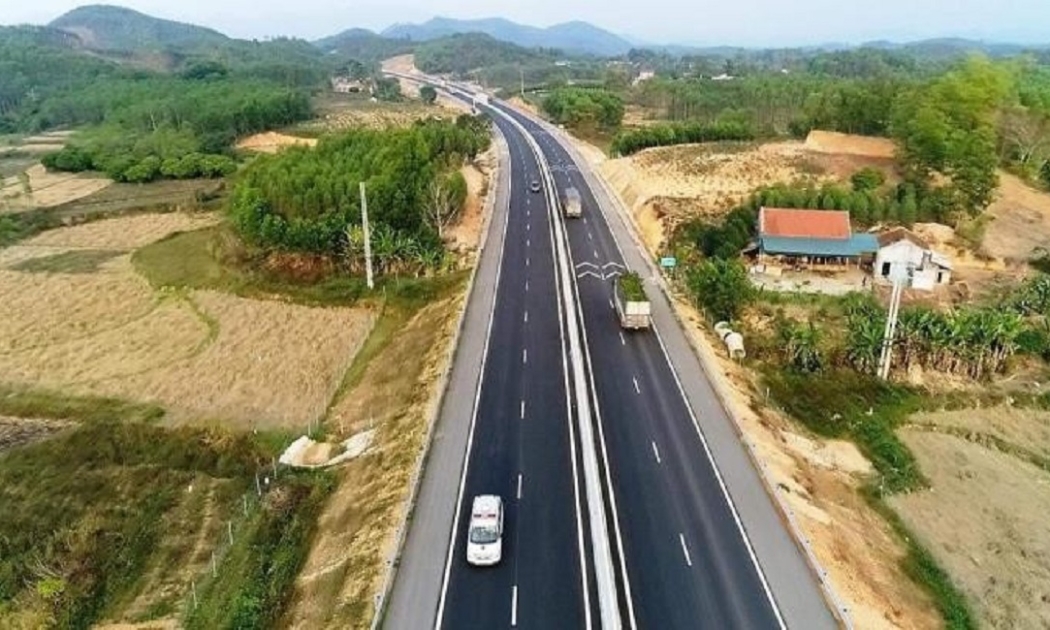Các tuyến đường cao tốc quy mô hai làn xe sẽ được ưu tiên mở rộng. Ảnh minh họa.