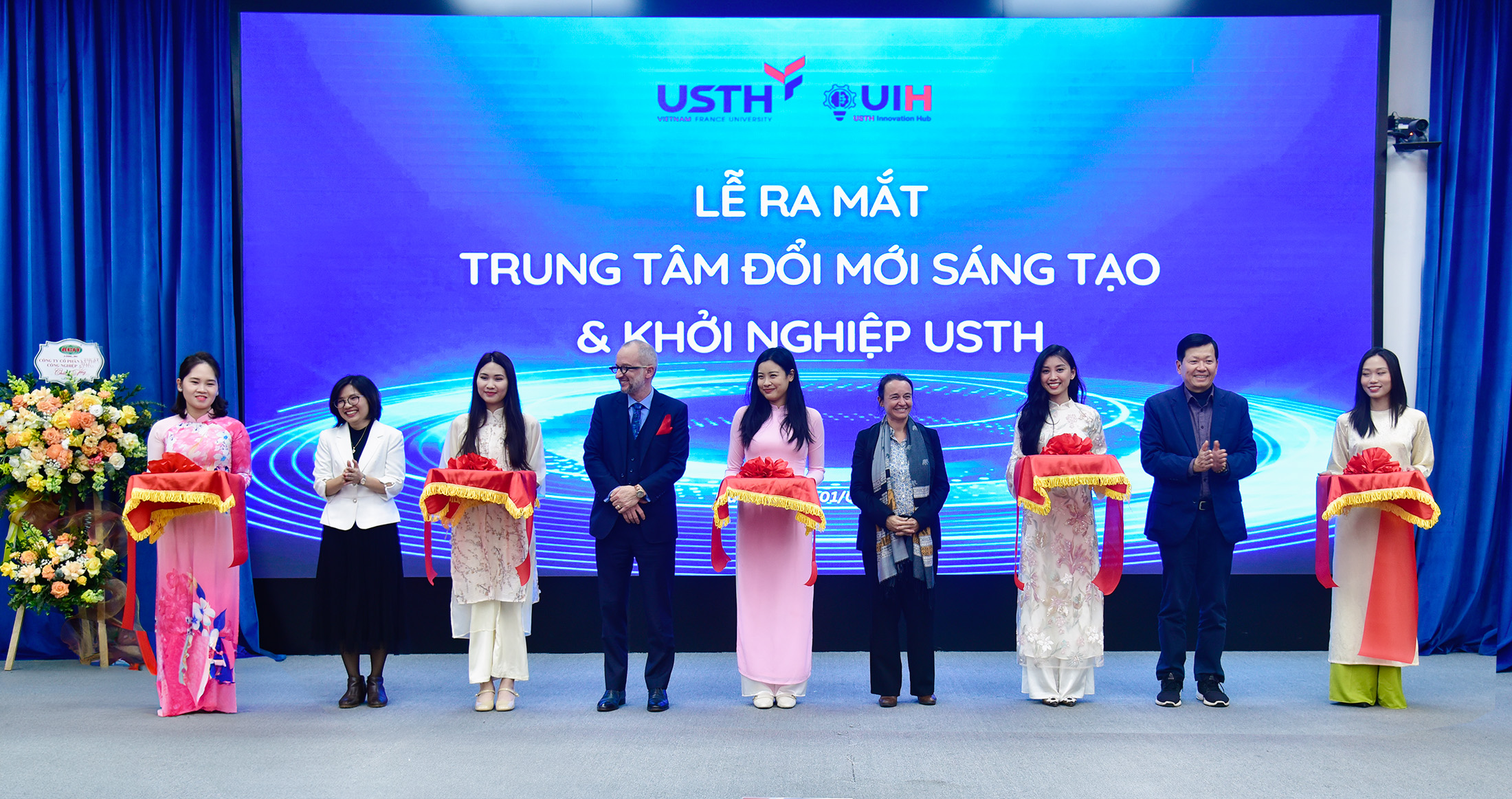 Trung tâm Đổi mới sáng tạo và Khởi nghiệp USTH được ra mắt hôm 1/3 với mục tiêu thúc đẩy văn hoá đổi mới sáng tạo và khởi nghiệp tại Trường Đại học Khoa học và Công nghệ Hà Nội 