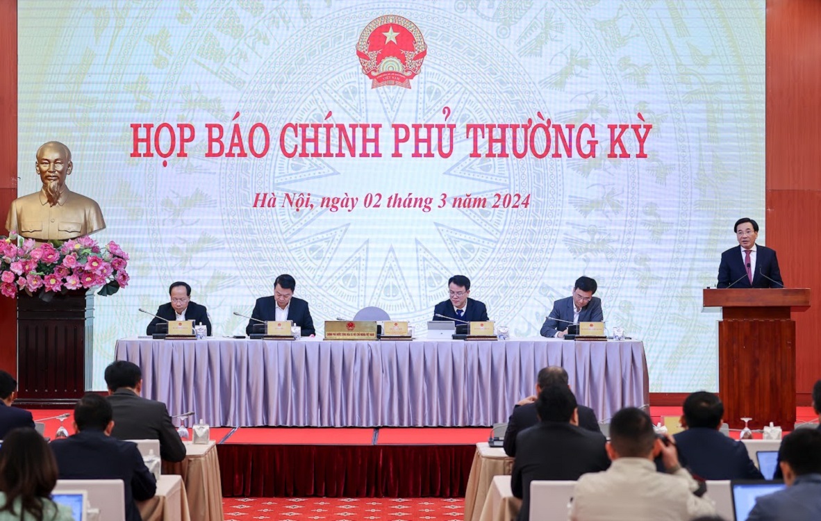 Bộ trưởng, Chủ nhiệm Văn phòng Chính phủ Trần Văn Sơn, Người phát ngôn của Chính phủ chủ trì buổi họp báo.