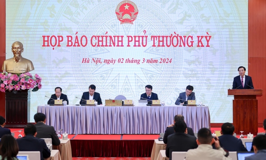 Bộ trưởng, Chủ nhiệm Văn phòng Chính phủ Trần Văn Sơn, Người phát ngôn của Chính phủ chủ trì buổi họp báo.