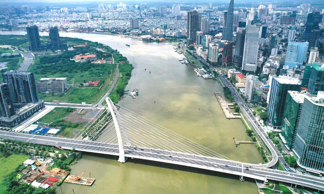Cầu Ba Son bắc qua sông Sài Gòn khu vực trung tâm TP.HCM.