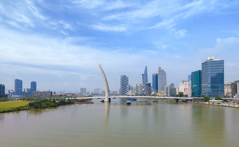 Cầu Ba Son bắc qua s&ocirc;ng S&agrave;i G&ograve;n nối trung t&acirc;m th&agrave;nh phố với khu đ&ocirc; thị mới Thủ Thi&ecirc;m, l&agrave; một trong c&aacute;c biểu tượng của S&agrave;i G&ograve;n - TP.HCM.