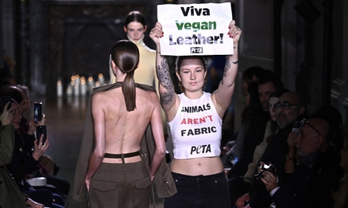 Đằng sau các tuần lễ thời trang: “Cuộc chiến” bền vững