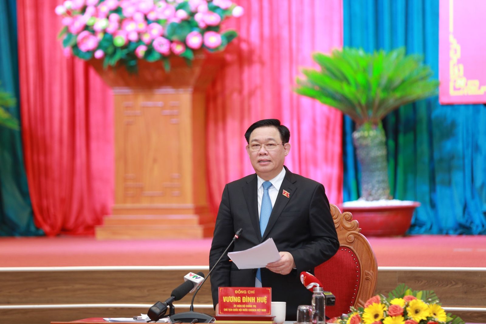 Chủ tịch Quốc hội Vương Đình Huệ phát biểu kết luận buổi làm việc.