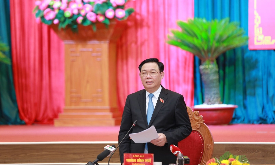 Chủ tịch Quốc hội Vương Đình Huệ phát biểu kết luận buổi làm việc.
