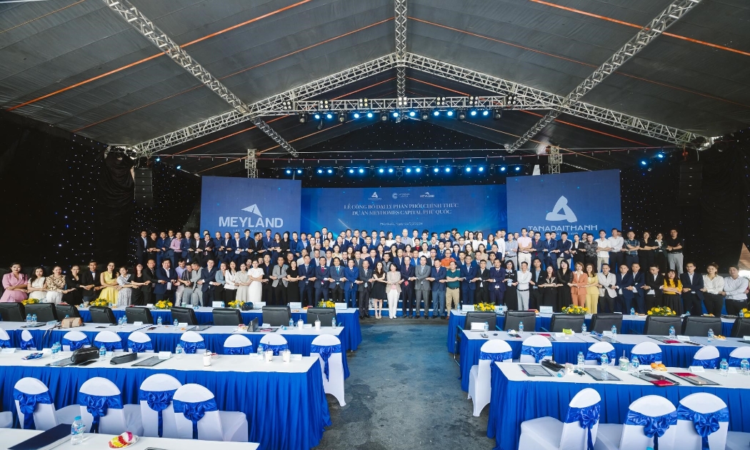 250 lãnh đạo của gần 170 đơn vị phân phối chuyên nghiệp trên toàn quốc có mặt tại sự kiện.