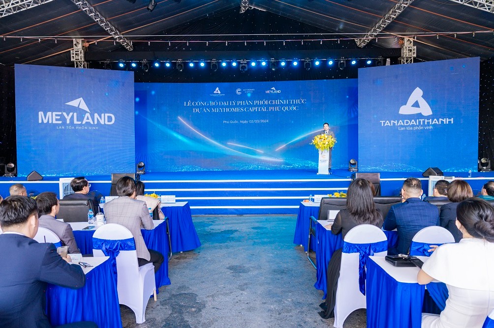 &Ocirc;ng Nguyễn Duy Ch&iacute;nh - Tổng gi&aacute;m đốc Tập Đo&agrave;n T&acirc;n &Aacute; Đại Th&agrave;nh ph&aacute;t biểu tại sự kiện.