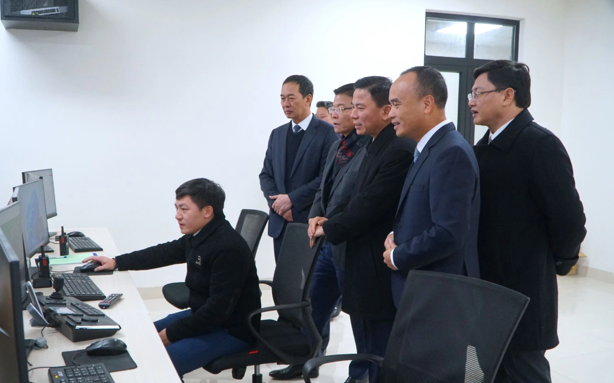 Phòng điều hành đô thị thông minh đóng vai trò quan trọng trong quá trình giám sát, phát hiện sớm và xử lý kịp thời các sự cố phát sinh như cháy nổ, ùn tắc giao thông, mất an ninh trật tự trên địa bàn thành phố.