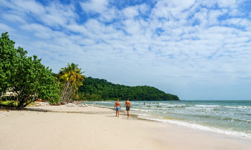 Tăng trần giá vé máy bay, doanh nghiệp bi quan về cao điểm du lịch hè