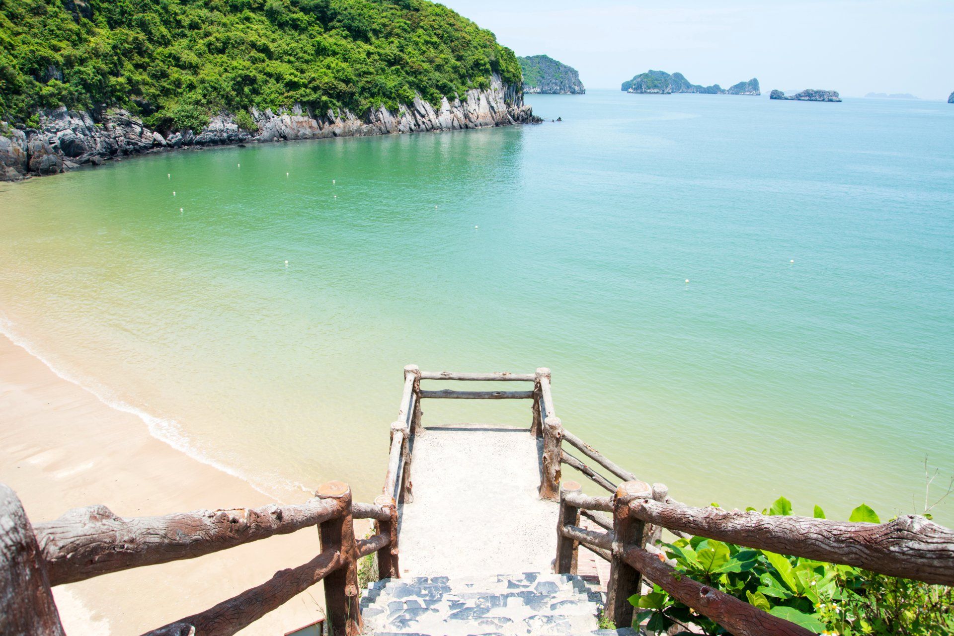 Chi phí vé máy bay luôn là dịch vụ đầu vào quyết định khá lớn đến giá tour.