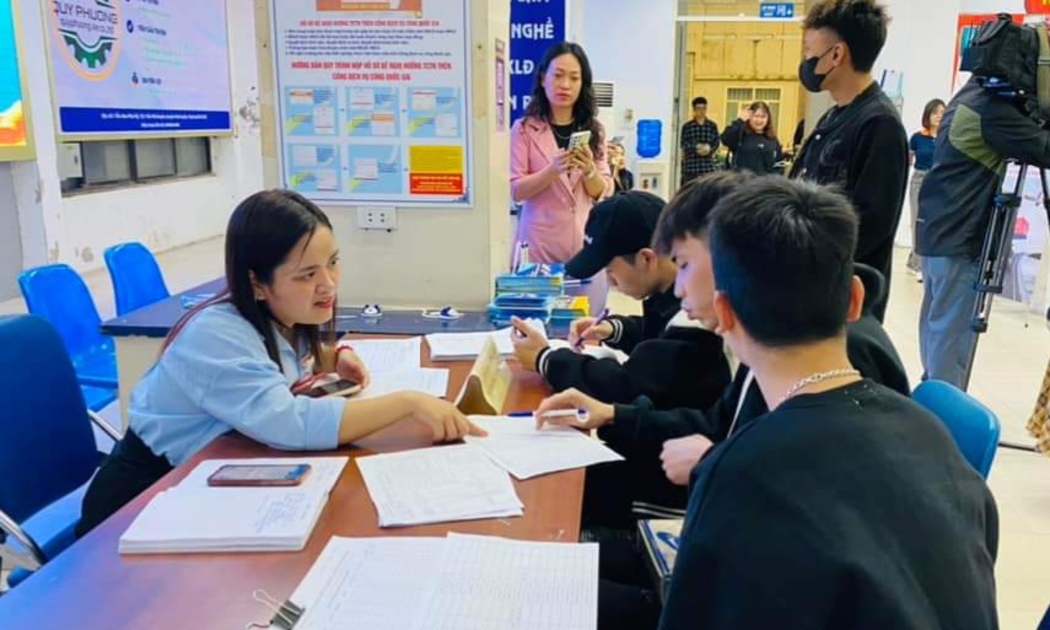 Nhiều lao động tìm được cơ hội việc làm ngay đầu năm. Ảnh: Nhật Dương.