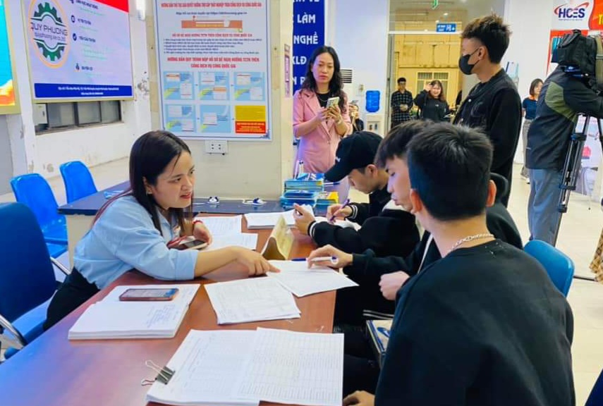 Nhiều lao động tìm được cơ hội việc làm ngay đầu năm. Ảnh: Nhật Dương.