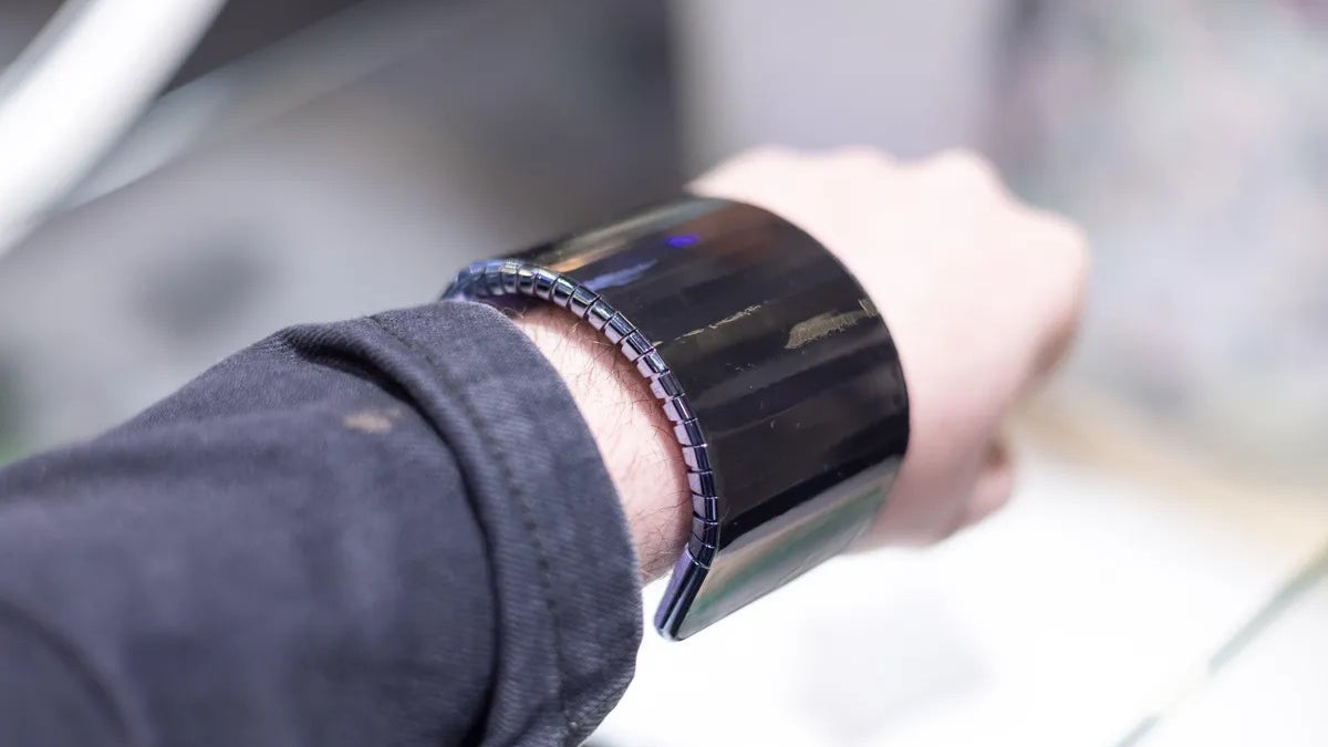 Bản mô phỏng điện thoại đeo tay của Samsung tại MWC 2024