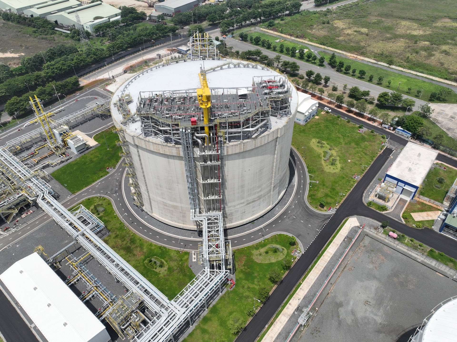 LNG được sử dụng tương tự như khí khô phục vụ cho nhu cầu khí của các nhà máy điện, hộ công nghiệp, khu đô thị - Ảnh minh họa