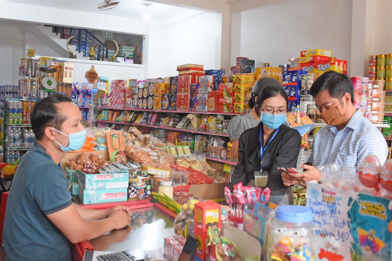 VCCI đề nghị sửa đổi quy định về ngưỡng doanh thu chịu thuế của của hộ, cá nhân kinh doanh lên khoảng 180 - 200 triệu đồng/năm.