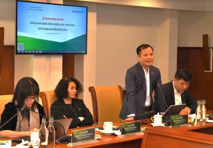 &Ocirc;ng L&ecirc; Ho&agrave;ng T&ugrave;ng - Ph&oacute; Tổng Gi&aacute;m đốc, Trưởng Ban triển khai Dự &aacute;n ph&aacute;t biểu kết luận.