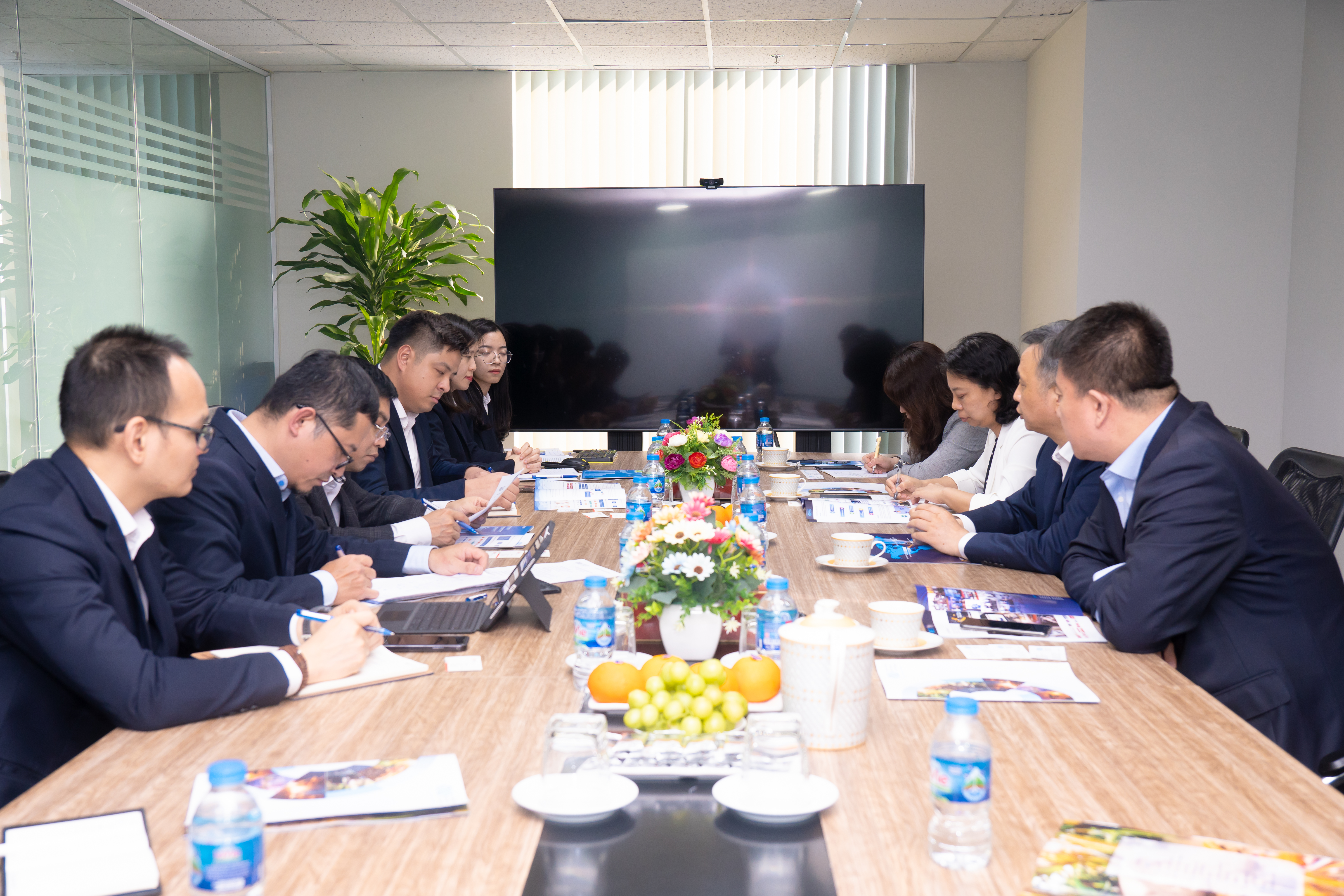 Sở Giao dịch H&agrave;ng h&oacute;a Đại Li&ecirc;n l&agrave;m việc tại Trụ sở của Sở Giao dịch H&agrave;ng h&oacute;a Việt Nam.